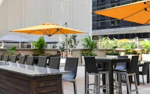 The Gulfstream - Vibrant Studio Heart of Downtown