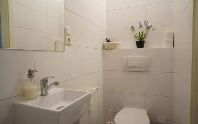 Central 2 bedroom flat for families & calm guests