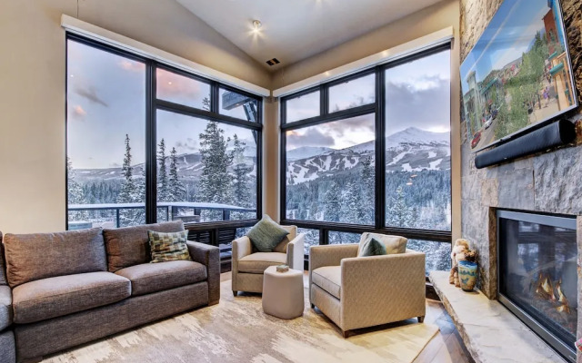 Spruce Ledge 4 Bedrooms 4.5 Bathrooms Townhouse