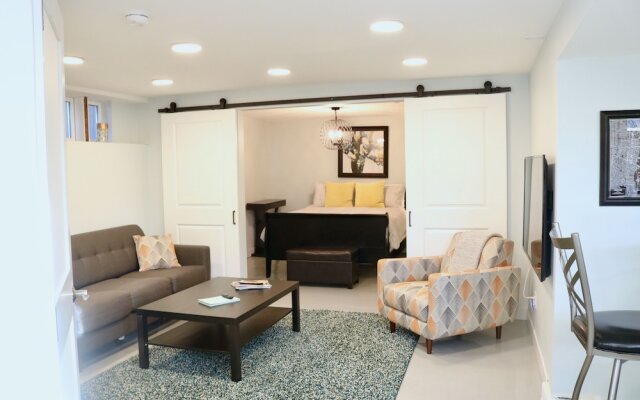 Alberta Alameda Bright Woodsy Private