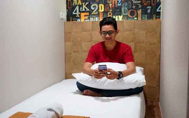 FixOn Capsule Hotel