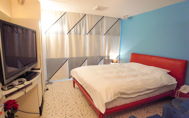 V Hotel - Adults Only