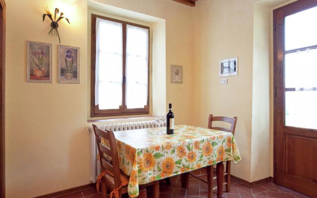 Villa in Tuscany With Pool & Vineyard Views