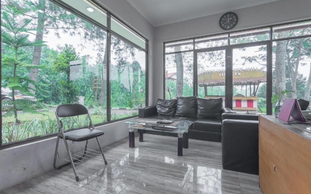 RedDoorz Resort Syariah @ Idelansia Homestay Ciater – Balcony – Ciater