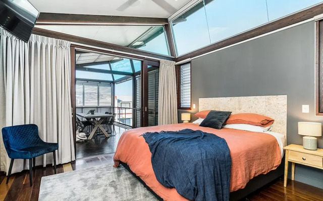 Your Luxury Escape - On The Bay 2