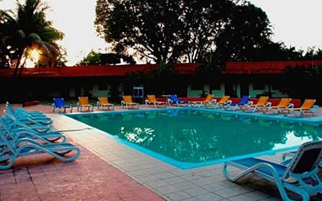 Hotel Rancho Club