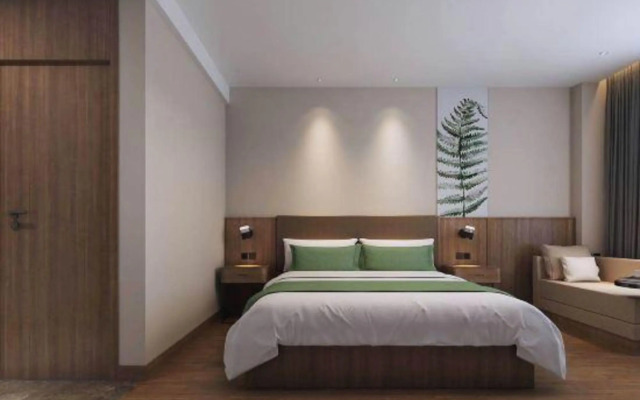 Green Haotai Hotel (Fengqiu Happiness Road Store)