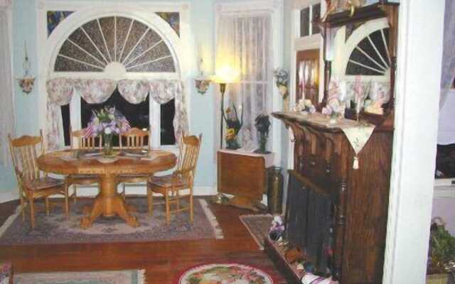 Robins Nest Bed & Breakfast