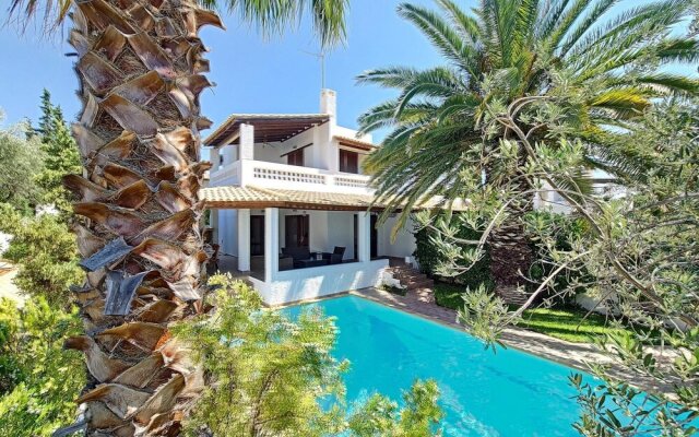Beach Villa With Private Pool Garden and Boat Dock Near the Seafront 3 Bedrooms