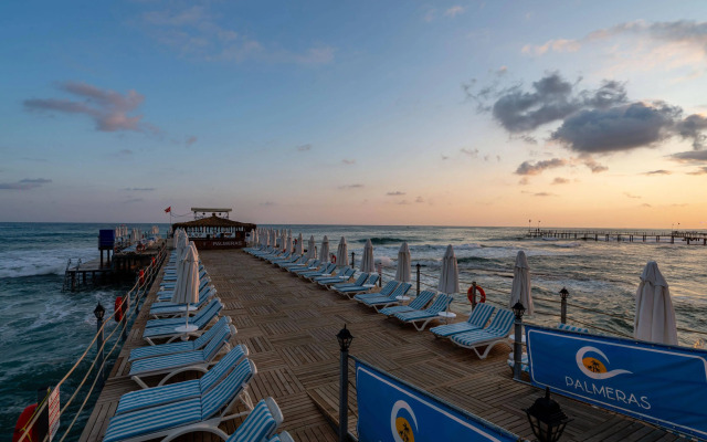 Palmeras Beach Hotel