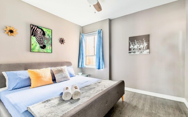 1BR - King Bed Apt With Netflix - Prime Location