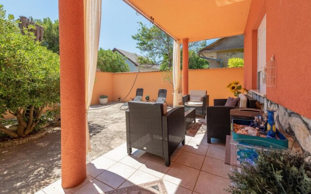 Awesome Home in Vrsi With 2 Bedrooms and Wifi