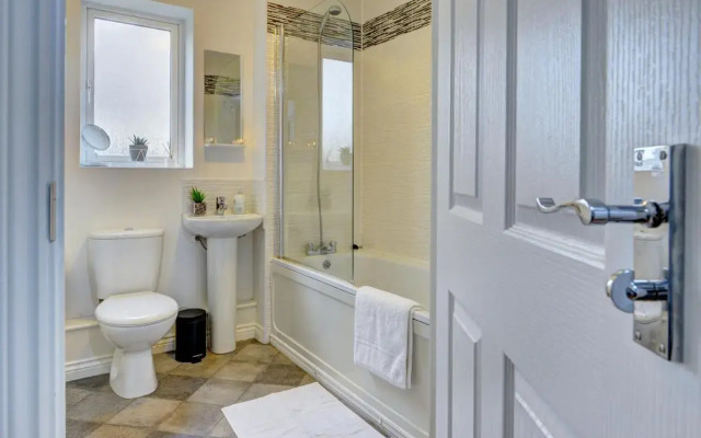 2-Bedroom Apartment, En-suite, Ground Floor by MBIZ
