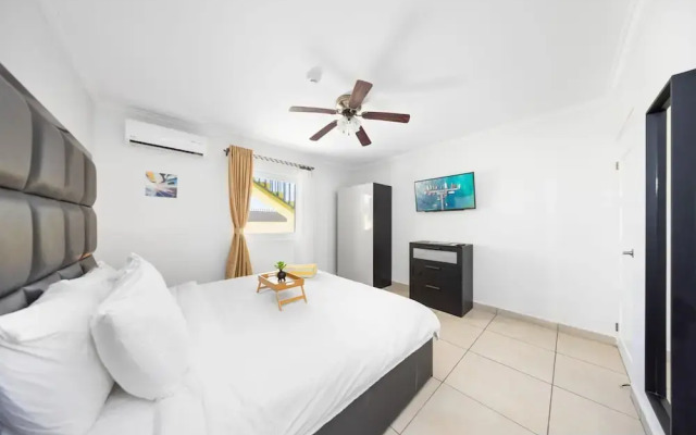 Lovely 1br1ba Condo Walk to Beach Pool BBQ