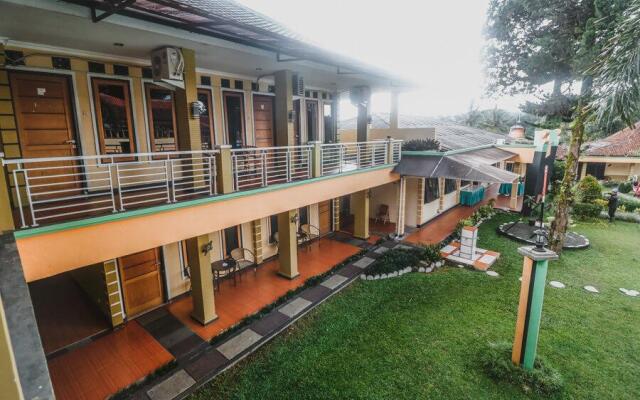 RedDoorz Plus @ Megamendung Puncak Bogor