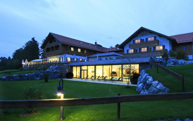 Hotel Auf der Gsteig GmbH