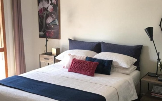 The Hideaway – Guest Rooms – Round Hill