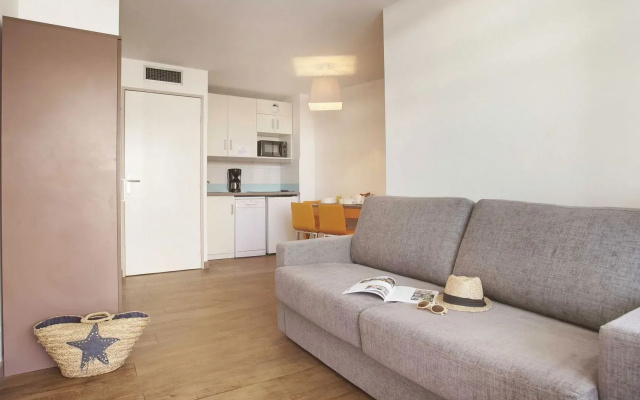 24m At 200m From Beach Residence With Pool