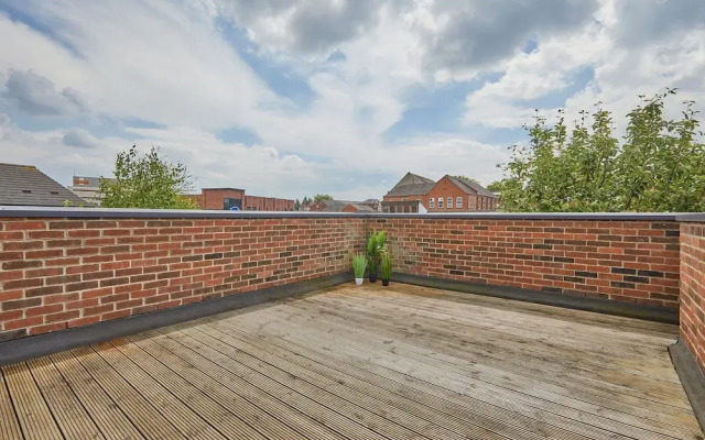 Derby City 3 Bed House- Roof Terrace