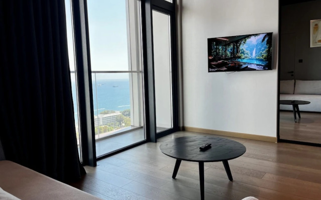 128 LIM - 2001 Stay Only Tower Suite