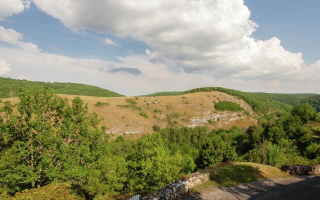 Classy Holiday Home With Garden, Barbecue, Garden Furniture