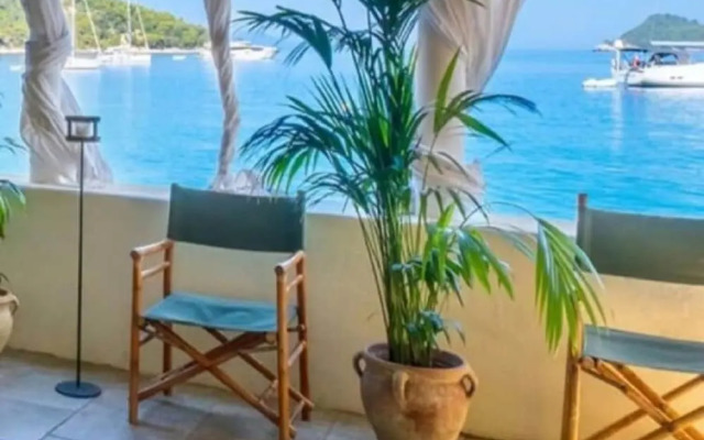 Villa Lola - Four Bedroom Villa With Sea View