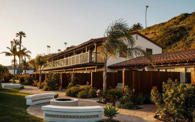 El Caminante Bar & Bungalows