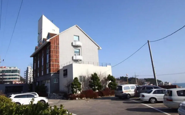 Prada Hotel & Pension