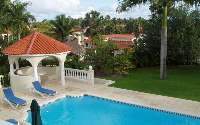 "3br Villa With Vip Access - All Inclusive Program With Alcohol Included."