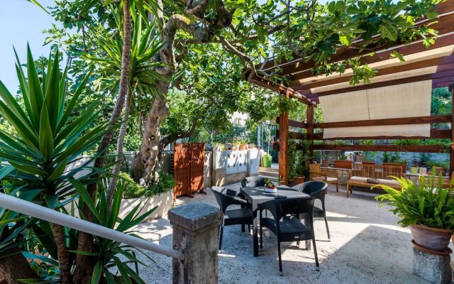 Apartments & Room Frane