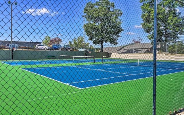5 Mi to Strip! Pointe Royale Condo w/ Indoor Pool