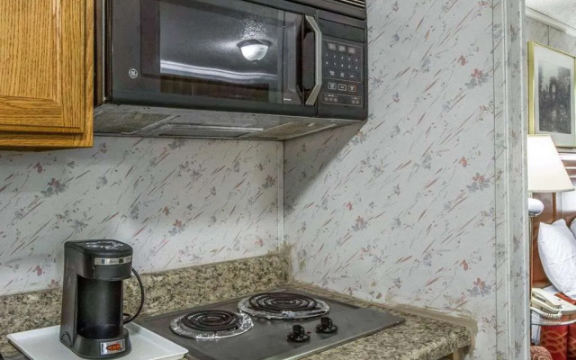 Rodeway Inn & Suites