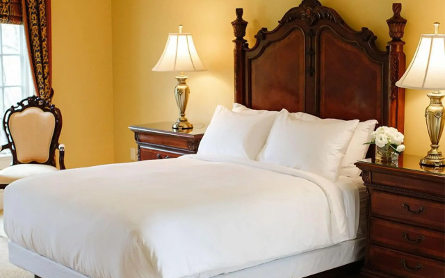 Riverbend Inn and Vineyard