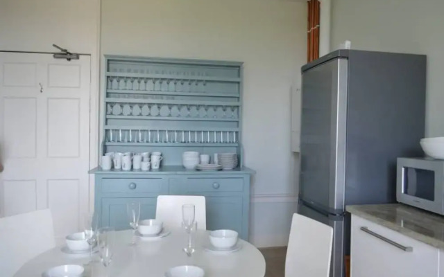 4 Bedroom Clock Tower Apartment In Edinburgh