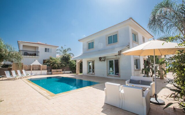 Beautiful Villa With Private Pool, Paralimni Villa 1235