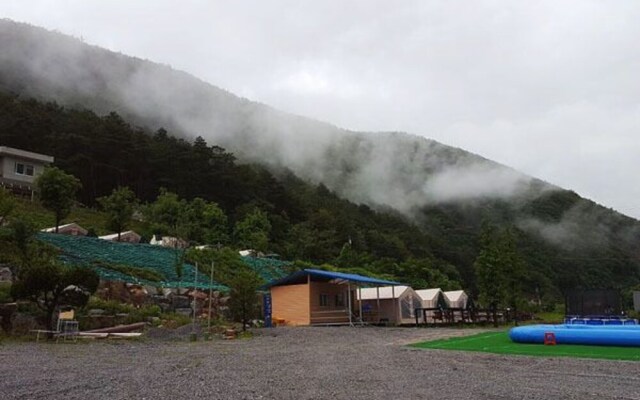 Yeongwol Dong-river Glamping&pension