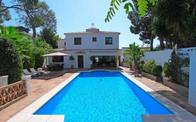 1102 Villa with Pool ,Lounge, Bbq ,Direkt in Marbella
