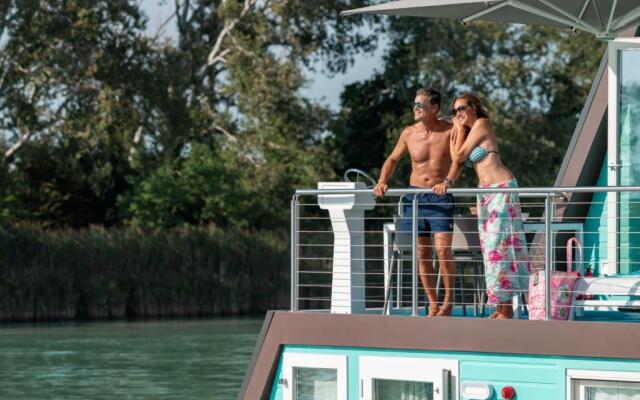 Marina Houseboat 2 pax