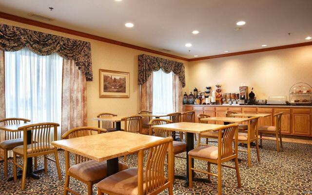 Holiday Inn Express Toledo West - Napoleon by IHG