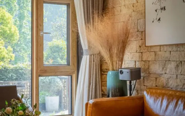 Wuta Xinshe (Hangzhou West Lake)