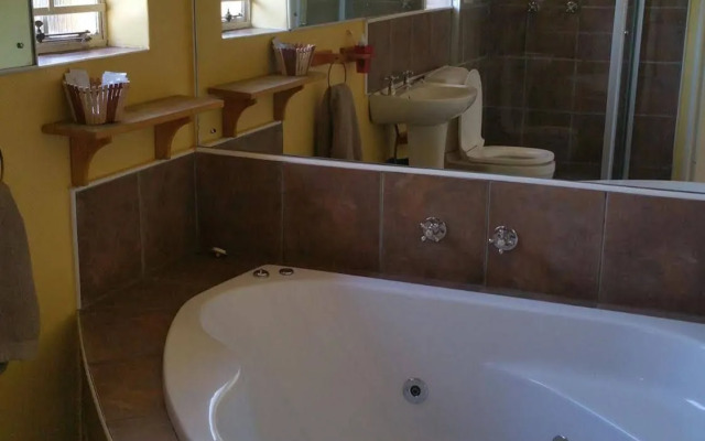 Flintstones Guest House Fourways