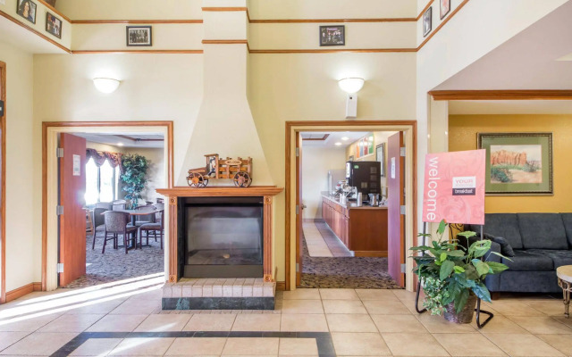 Quality Inn & Suites MidAmerica Industrial Park Area