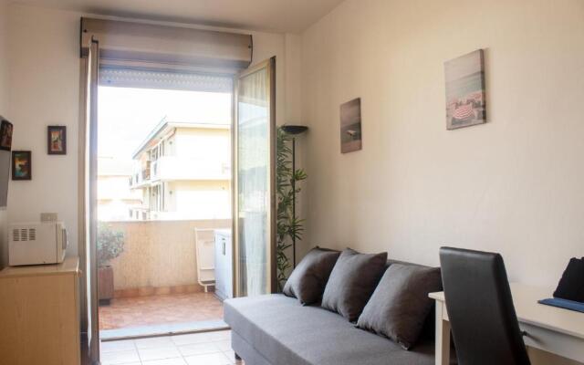 Box e Ampio Terrazzo per un Relax a 600 metri dal mare