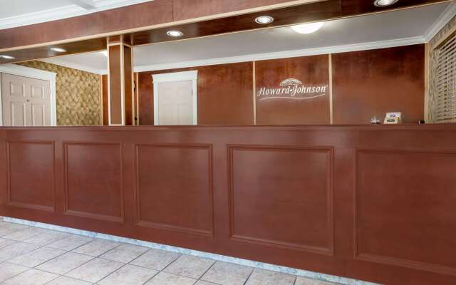 Howard Johnson by Wyndham Downtown Kamloops