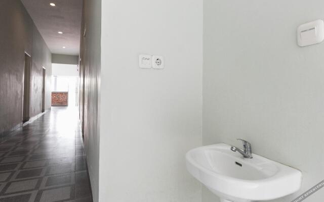 RedDoorz Plus near RS USU Medan 2