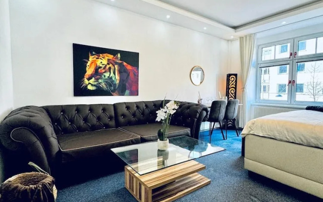Spacious 7BR Apartment Prime Location