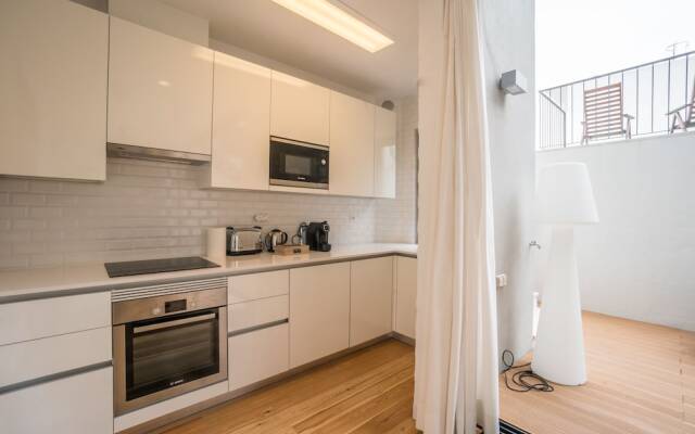 Gulbenkian 2 bedroom with Private Garden