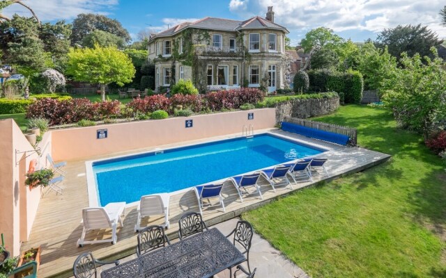 Luccombe Villa Holiday Apartments