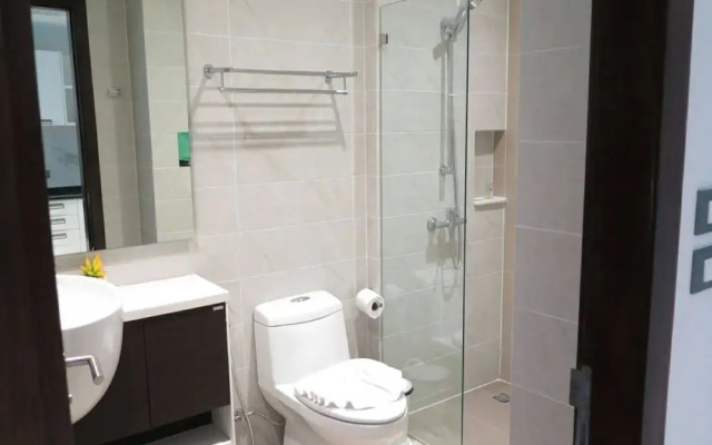 Pool Front Sexy Studio Fully Furnished Apartment