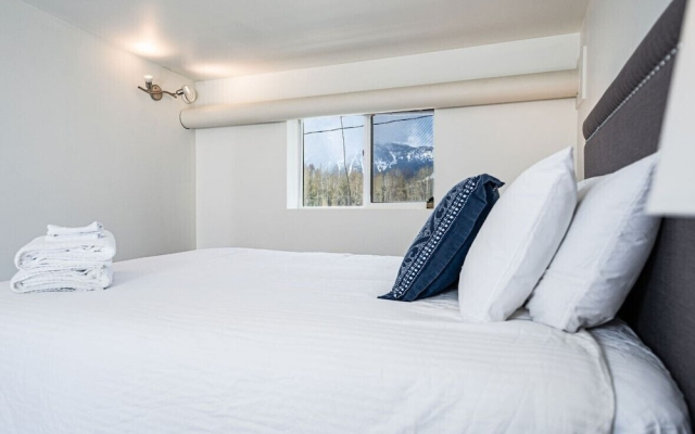 The Whiskey Jack Suite by Revelstoke Vacations